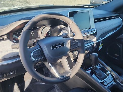 New 2026 Jeep Compass Latitude image 10