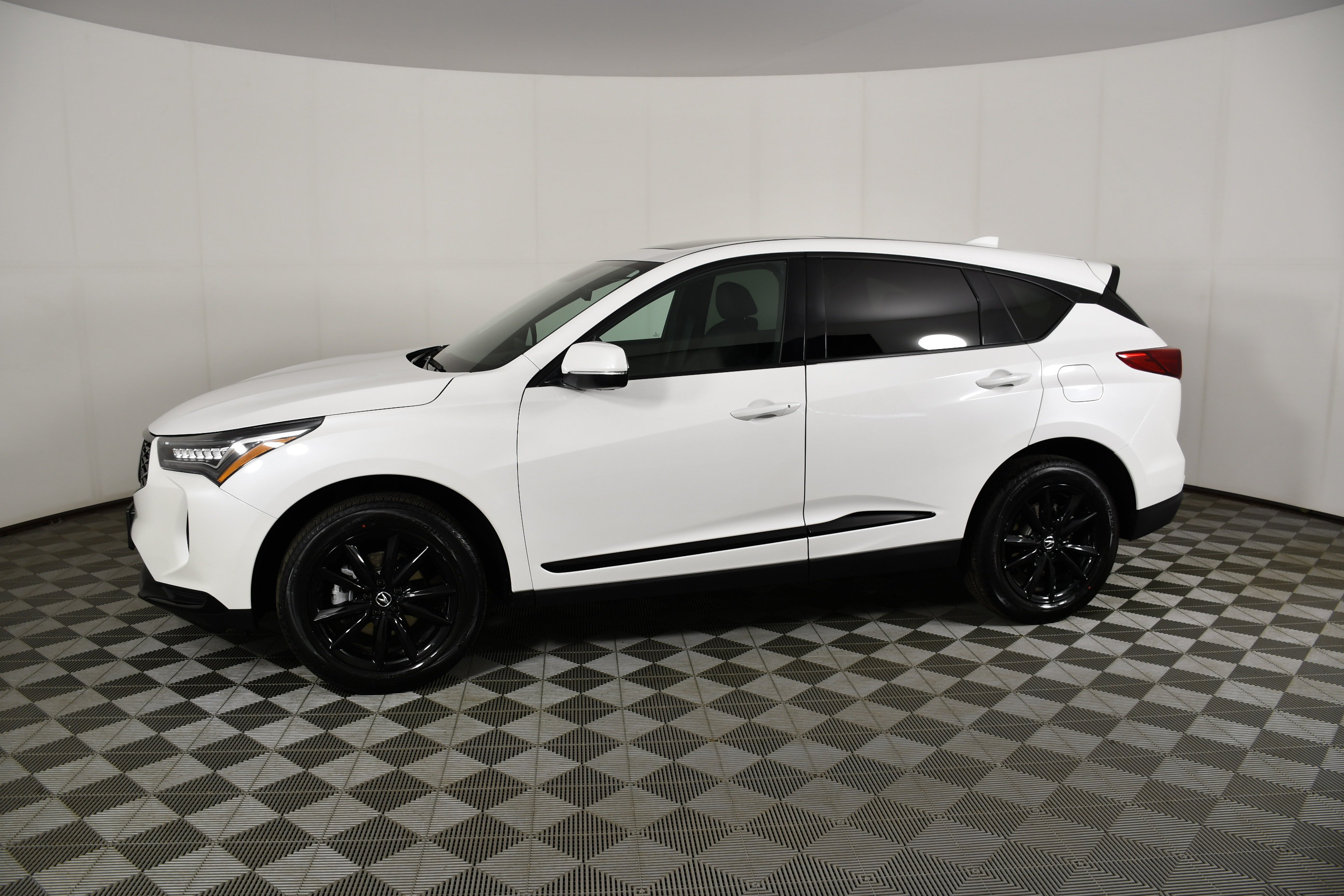 Used 2025 Acura RDX SH-AWD image 9