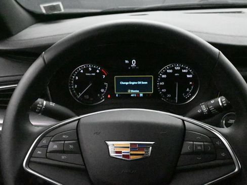 Used 2025 Cadillac XT5 Luxury AWD/4WD image 9