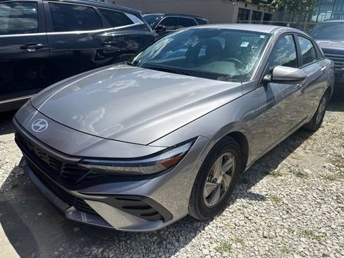 Used 2025 Hyundai Elantra SE FWD image 1