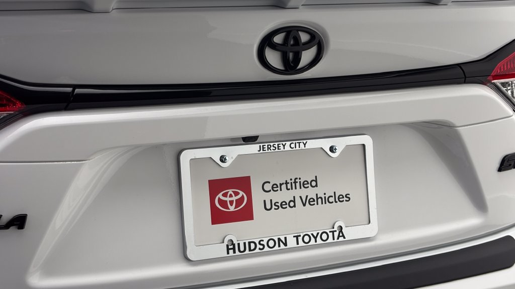 Certified 2026 Toyota Corolla SE w/ SE Package FWD image 8
