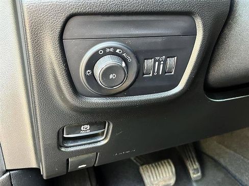 Used 2021 Jeep Grand Cherokee L Overland w/ Luxury Tech Group IV AWD/4WD image 27