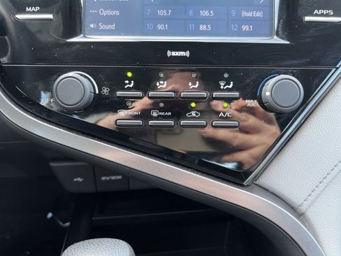 Used 2020 Toyota Camry LE FWD image 20