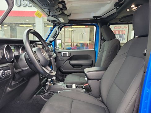 Used 2022 Jeep Gladiator Sport AWD/4WD image 15