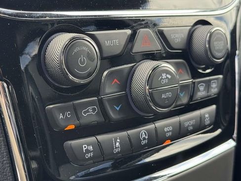 Used 2020 Jeep Grand Cherokee Altitude AWD/4WD image 5