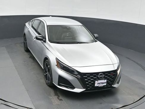 Used 2023 Nissan Altima 2.5 SR FWD image 37