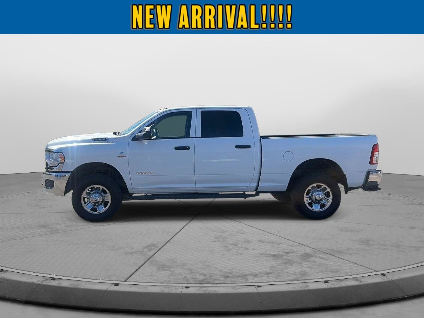 Used 2022 RAM 3500 Tradesman w/ Chrome Appearance Group AWD/4WD image 3