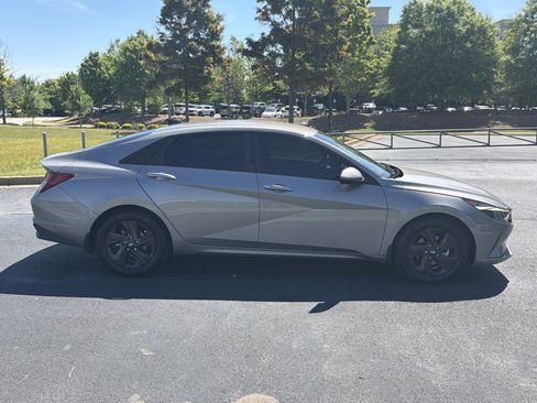 Used 2021 Hyundai Elantra SEL w/ Convenience Package FWD image 10