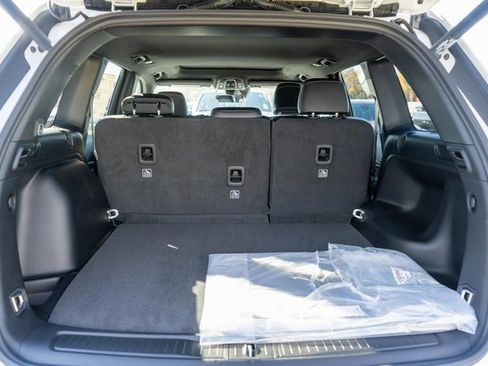 New 2025 Jeep Grand Cherokee Altitude image 8