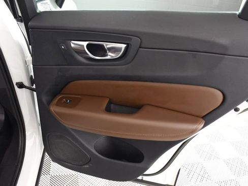 Used 2023 Volvo XC60 T8 Plus image 21