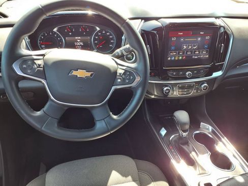 Used 2023 Chevrolet Traverse LT FWD image 14