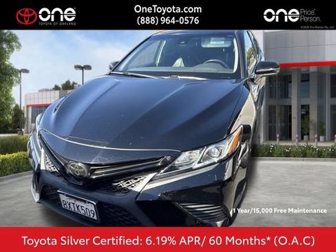 Used 2020 Toyota Camry SE FWD image 1