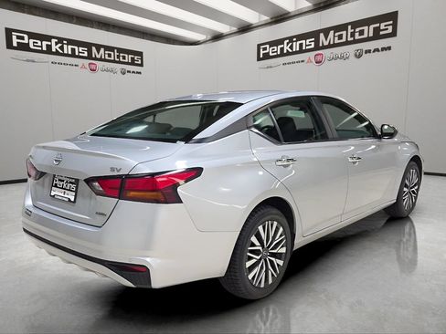 Used 2024 Nissan Altima 2.5 SV AWD/4WD image 5
