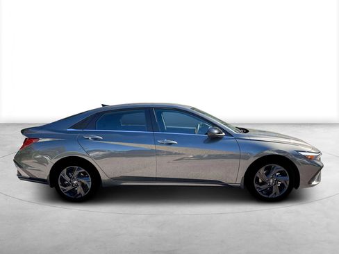 New 2026 Hyundai Elantra SEL Sport Premium FWD image 9