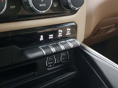Used 2021 RAM 1500 Laramie AWD/4WD image 30