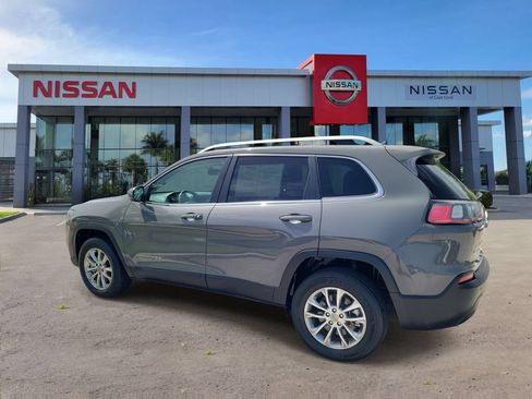 Used 2021 Jeep Cherokee Latitude Lux w/ Sun & Sound Group AWD/4WD image 3