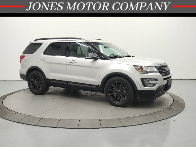 Used 2017 Ford Explorer XLT w/ Equipment Group 202A FWD image 1