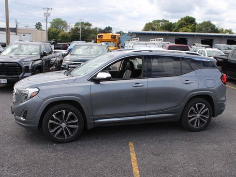 Used 2020 GMC Terrain Denali w/ Denali Premium Package AWD/4WD image 5