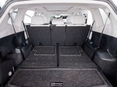 Used 2018 Volkswagen Tiguan SEL Premium image 28