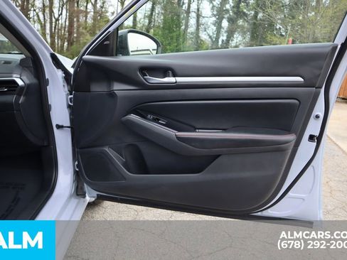 Used 2025 Nissan Altima 2.5 SR FWD image 25