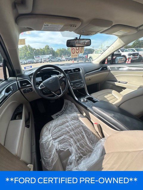 Used 2017 Ford Fusion SE w/ Fusion SE Technology Package FWD image 11