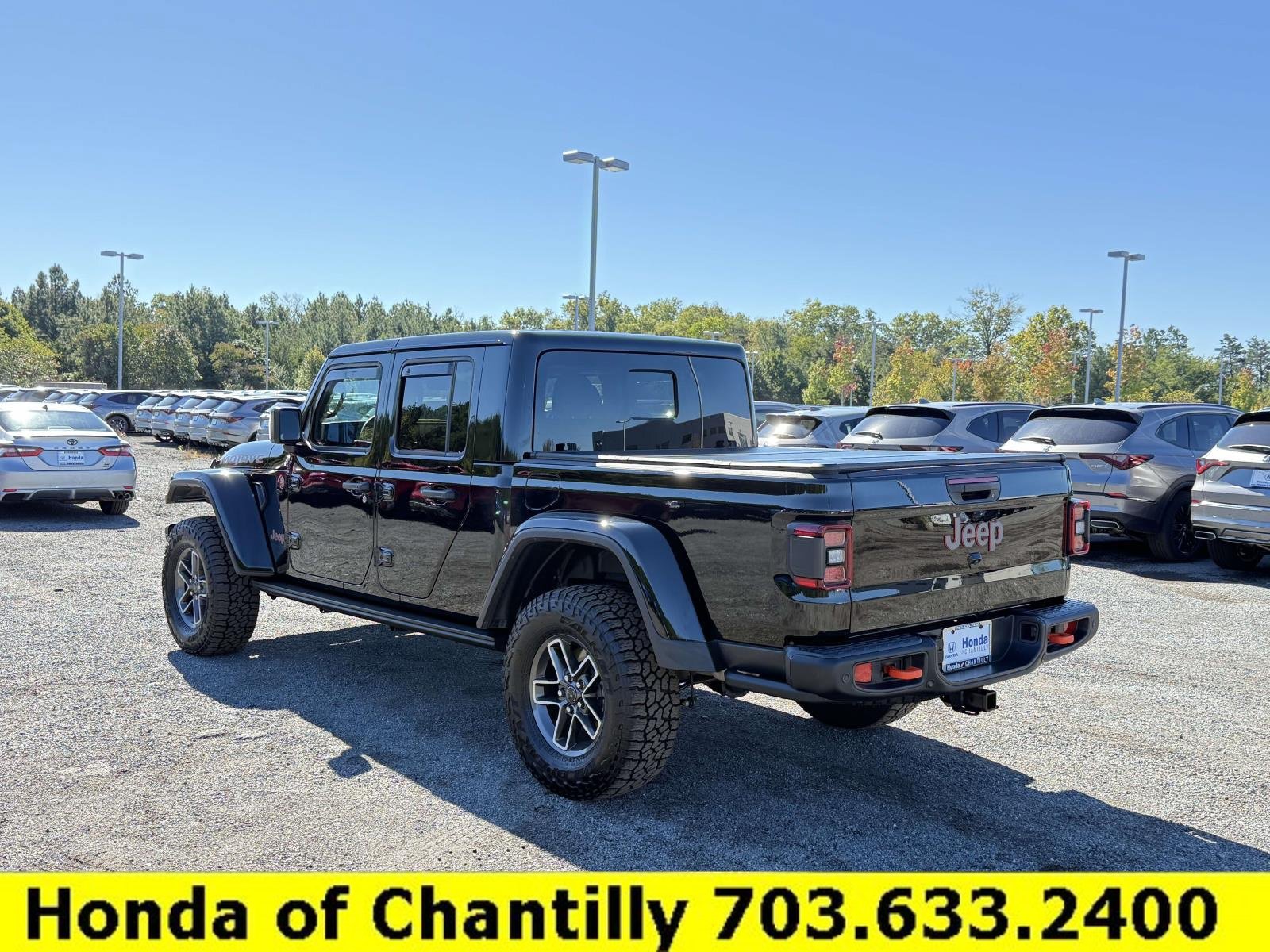 Used 2025 Jeep Gladiator Mojave AWD/4WD image 4