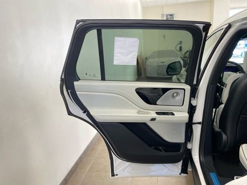 New 2025 Lincoln Aviator Black Label image 8