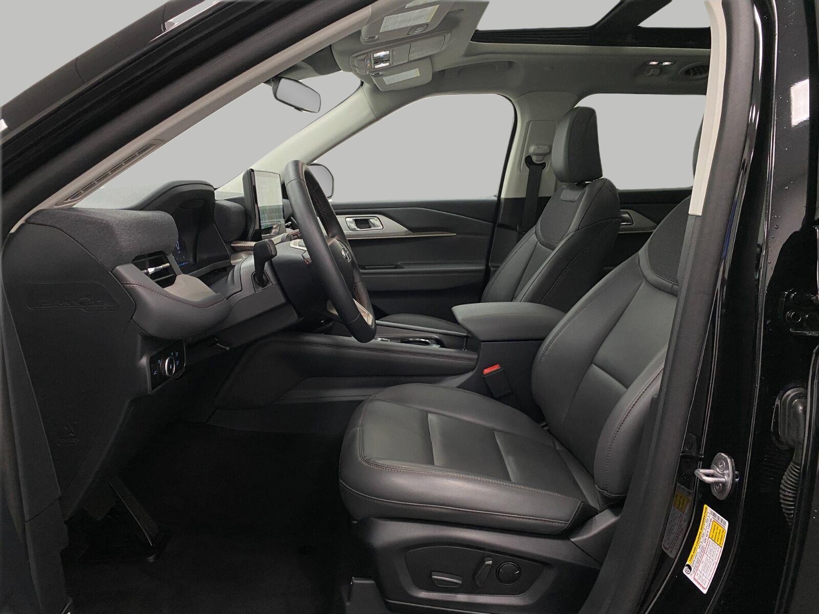 Used 2025 Ford Explorer Active w/ Active Comfort Package AWD/4WD image 30