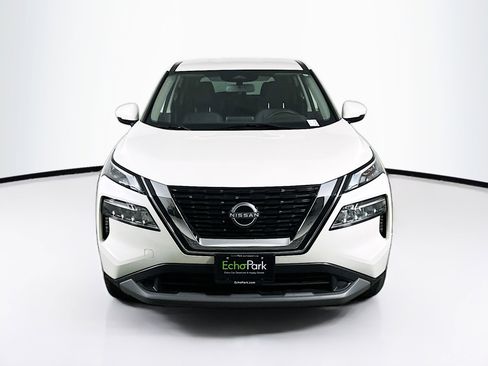 Used 2023 Nissan Rogue SV image 2