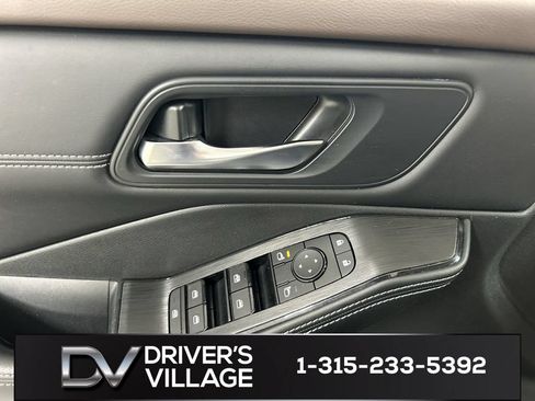 Used 2023 Nissan Rogue SV w/ SV Premium B Package AWD/4WD image 11