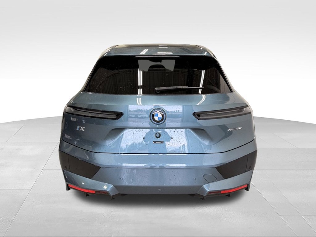 Used 2024 BMW iX xDrive50 w/ Sport Package AWD/4WD image 4