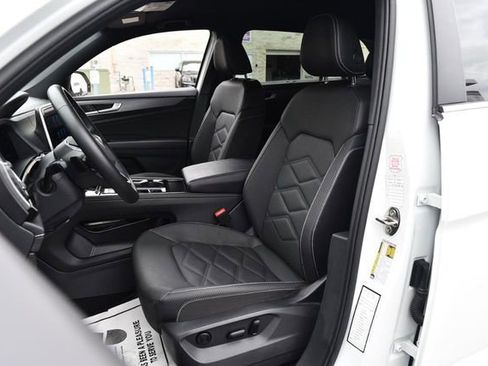 Used 2025 Volkswagen Atlas Cross Sport SE image 19