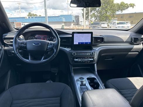 Used 2020 Ford Explorer XLT w/ Comfort Package image 11