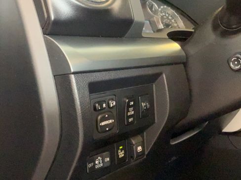 Used 2017 Toyota Tundra Platinum AWD/4WD image 19