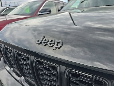 Used 2023 Jeep Grand Cherokee Altitude AWD/4WD image 4