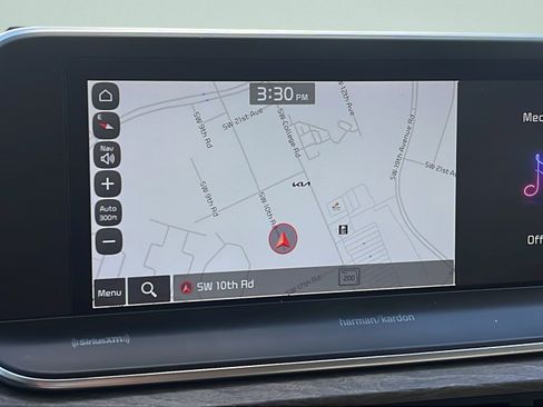 Certified 2022 Kia Telluride SX w/ Towing Package FWD image 17