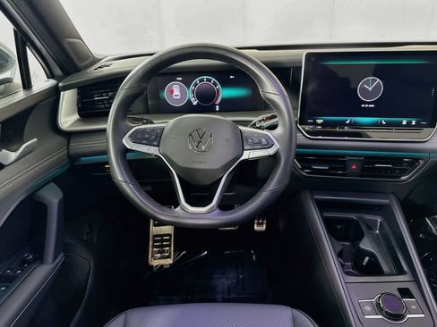 Certified 2025 Volkswagen Tiguan SE R-Line AWD/4WD image 19