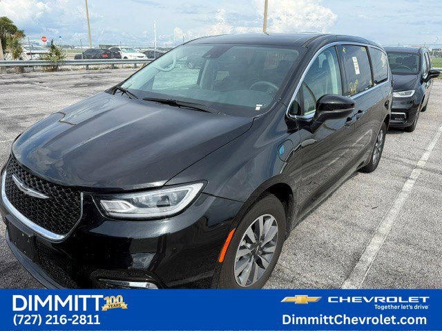 Used 2023 Chrysler Pacifica Touring-L FWD image 1