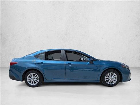 Used 2025 Toyota Camry LE w/ Convenience Package image 4