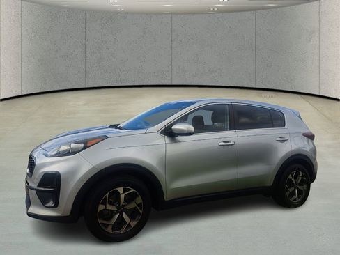 Used 2020 Kia Sportage LX image 1