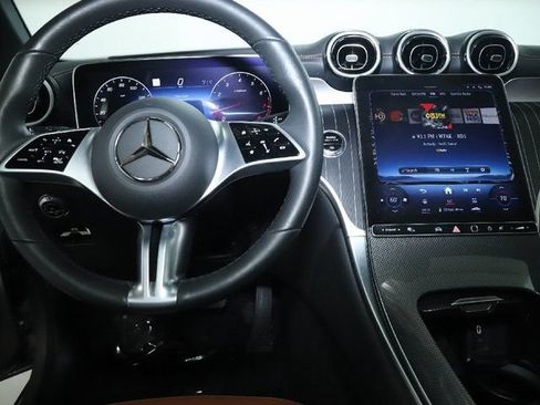 Used 2023 Mercedes-Benz GLC 300 4MATIC image 31