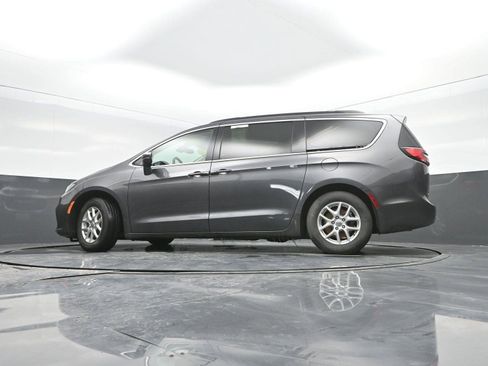 Used 2022 Chrysler Pacifica Touring-L image 35