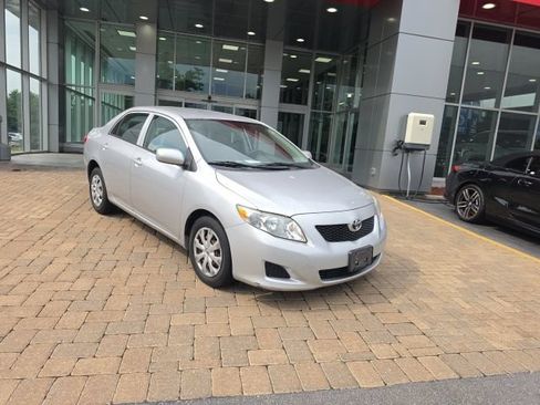 Used 2009 Toyota Corolla FWD image 2