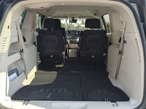 Used 2024 Chrysler Voyager LX image 13