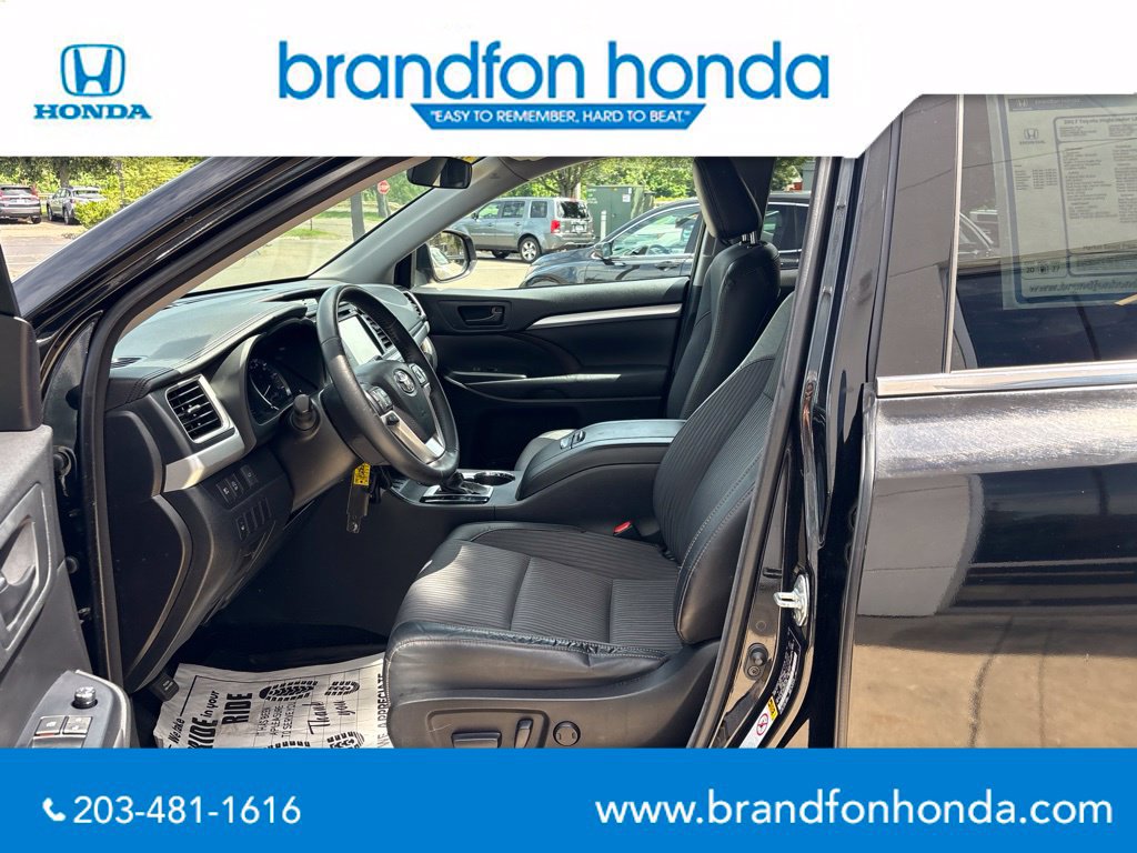 Used 2017 Toyota Highlander Plus AWD/4WD image 21