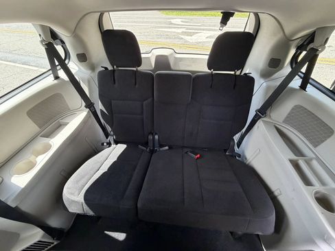 Used 2019 Dodge Grand Caravan SE FWD image 20