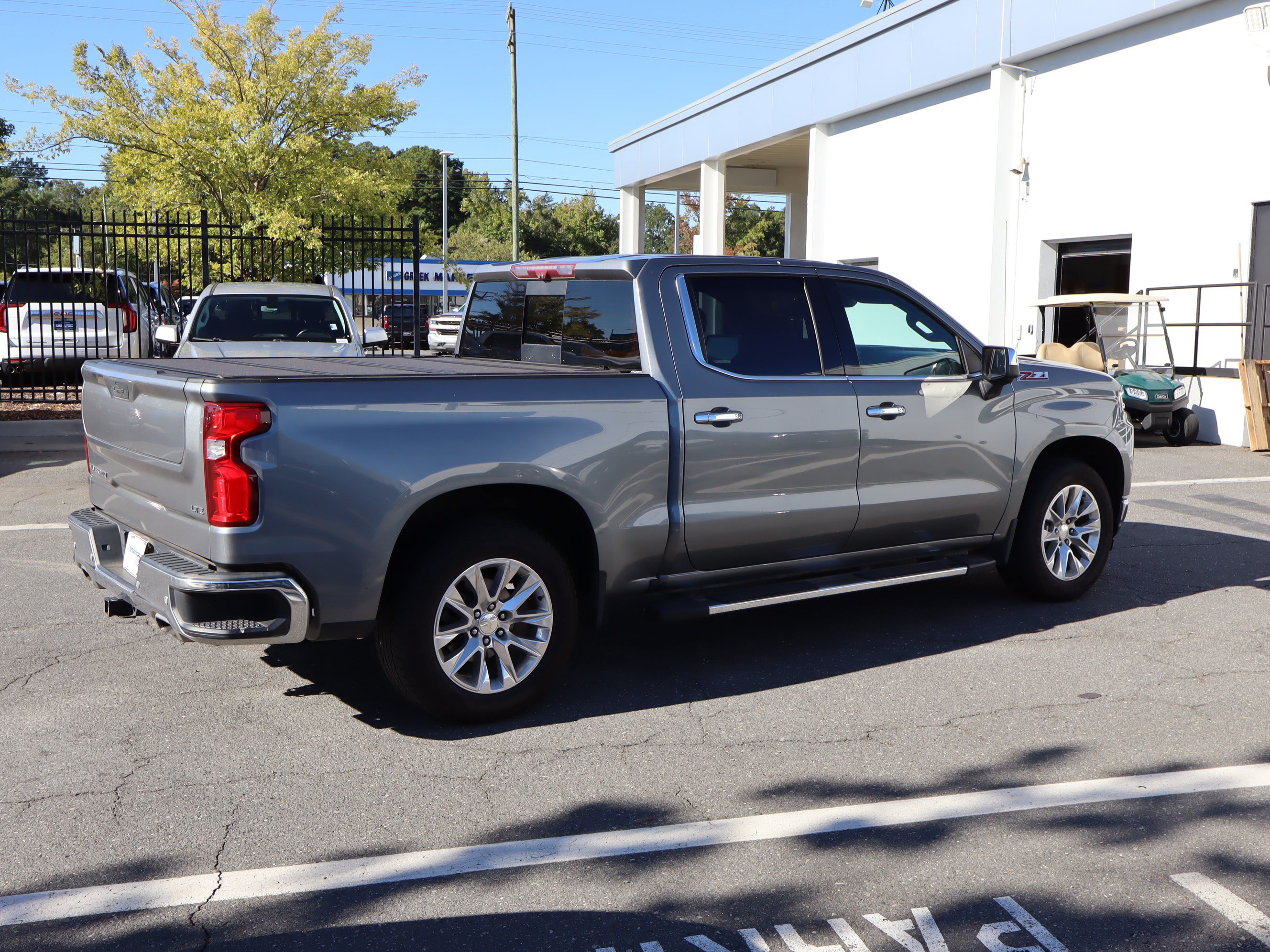 Used 2022 Chevrolet Silverado 1500 LTZ w/ LTZ Premium Package AWD/4WD image 10