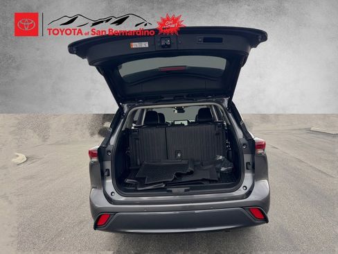 New 2025 Toyota Highlander Limited image 16