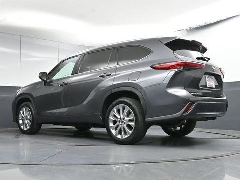 Used 2023 Toyota Highlander L image 30