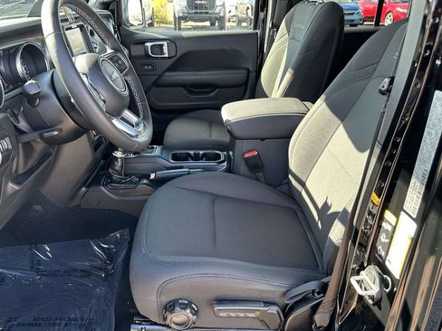 Used 2022 Jeep Wrangler Unlimited Sahara w/ Cold Weather Group image 20